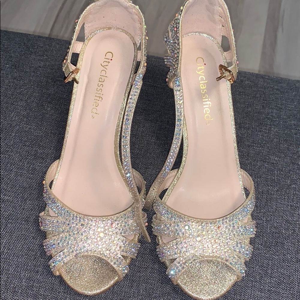 🤩Sparkly Heels🤩